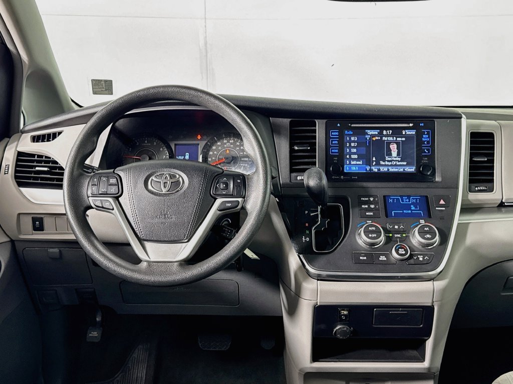 Used 2017 Toyota Sienna LE FWD image 12