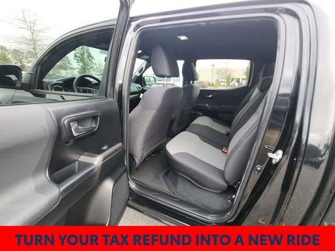 Used 2022 Toyota Tacoma TRD Off-Road image 18