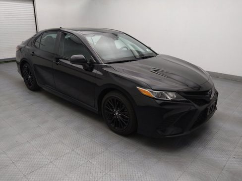 Used 2019 Toyota Camry SE FWD image 11