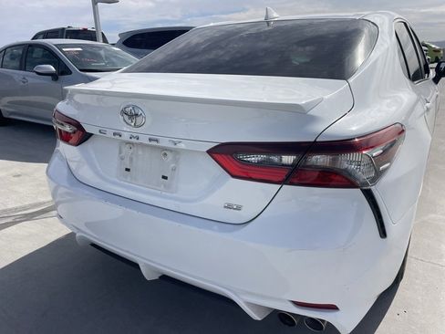 Used 2021 Toyota Camry SE image 4