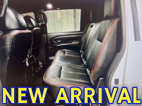 Used 2024 Nissan Titan PRO-4X w/ Pro-4x Convenience Package image 4