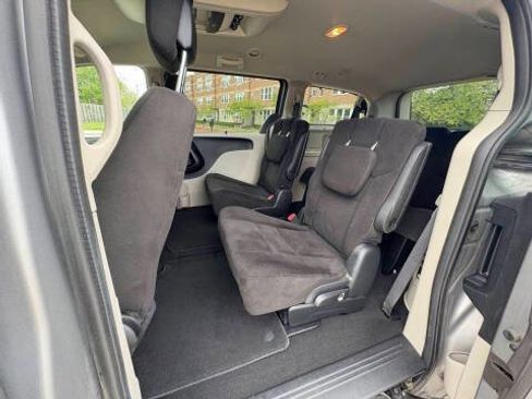 Used 2016 Dodge Grand Caravan SXT w/ Rear Park Assist Package image 44