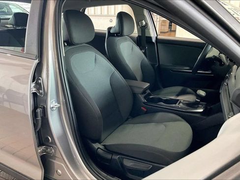 Used 2025 Kia K4 FWD image 21