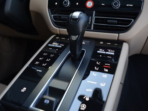 Certified 2026 Porsche Macan AWD/4WD image 25