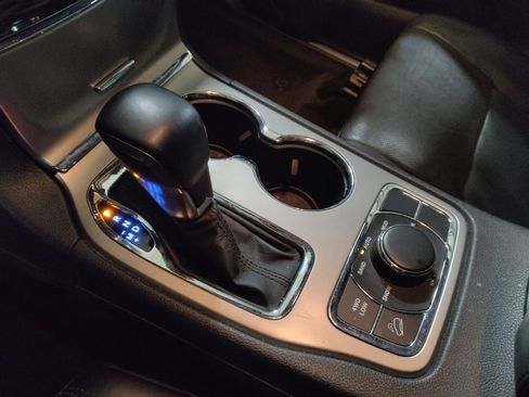 Used 2019 Jeep Grand Cherokee Limited w/ Luxury Group II image 26