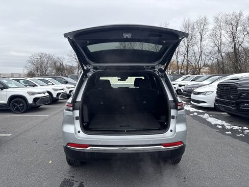 New 2025 Jeep Grand Cherokee Laredo X w/ Luxury Tech Group I image 11