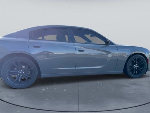 Used 2017 Dodge Charger R/T w/ Navigation & Travel Group image 10