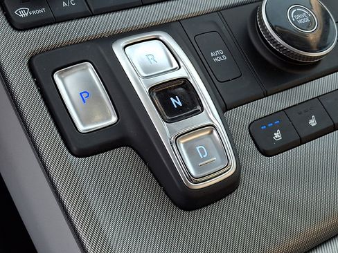 Certified 2025 Hyundai Palisade SEL FWD image 17