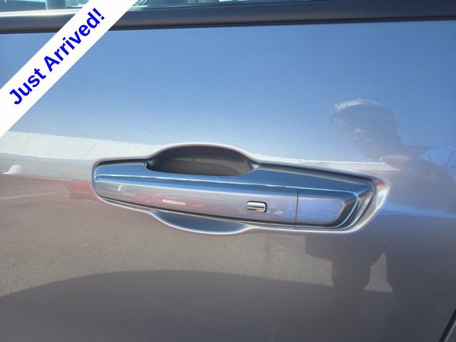 Used 2025 Chevrolet Traverse High Country FWD image 14
