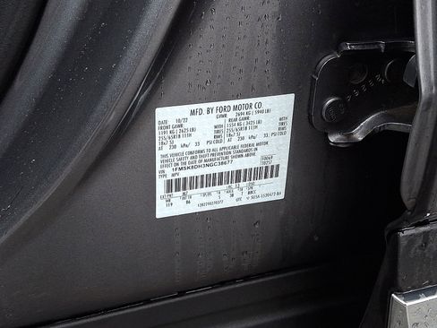 Used 2022 Ford Explorer XLT image 27