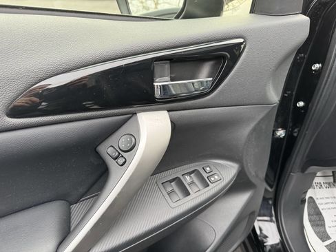 Used 2023 Mitsubishi Eclipse Cross SE image 15