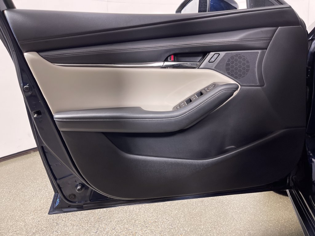 Used 2019 MAZDA MAZDA3 Hatchback FWD image 19