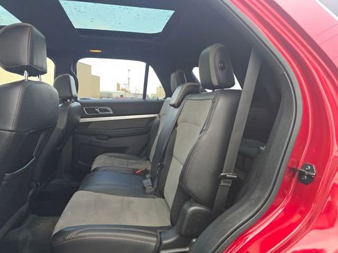 Used 2017 Ford Explorer XLT w/ Equipment Group 202A image 14