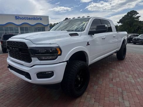 Used 2022 RAM 2500 Limited AWD/4WD image 1