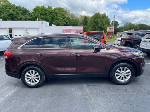 Used 2017 Kia Sorento FWD image 8