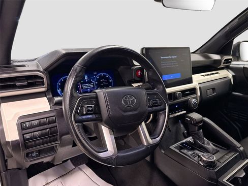 Used 2024 Toyota Tacoma TRD Off-Road AWD/4WD image 9