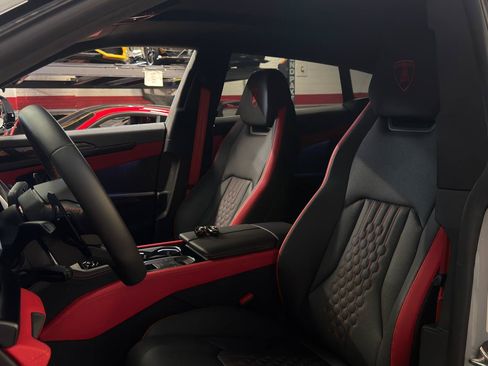 Used 2026 Lamborghini Urus SE AWD/4WD image 16