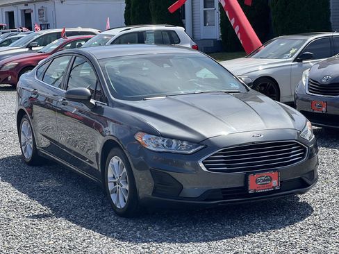 Used 2020 Ford Fusion SE FWD image 1