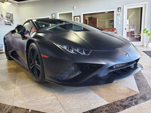 Used 2021 Lamborghini Huracan EVO image 5