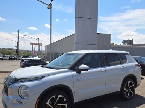 Used 2023 Mitsubishi Outlander image 5