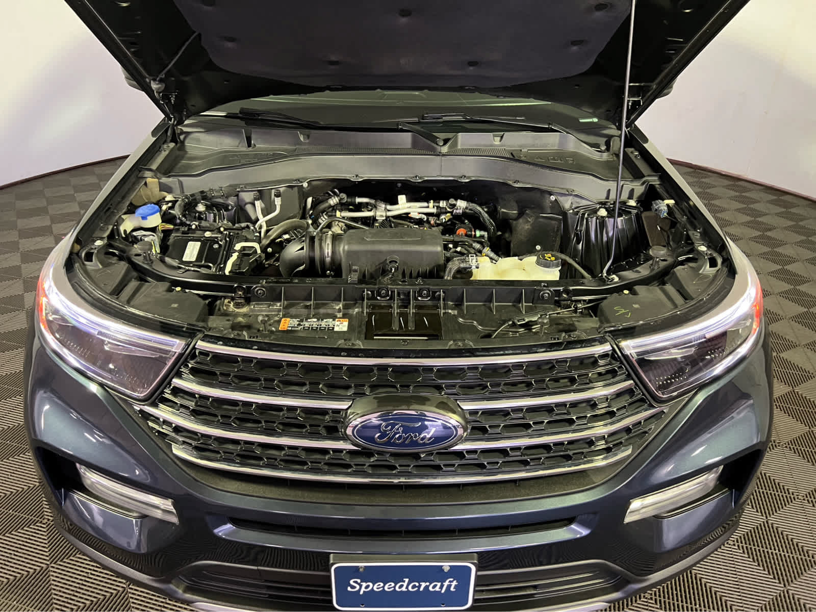 Used 2022 Ford Explorer XLT w/ Equipment Group 202A AWD/4WD image 31