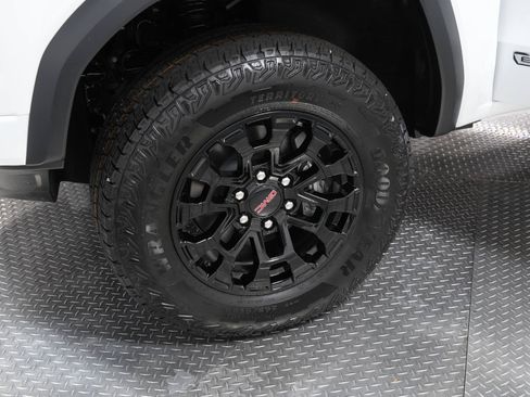 New 2026 GMC Canyon Elevation RWD image 9