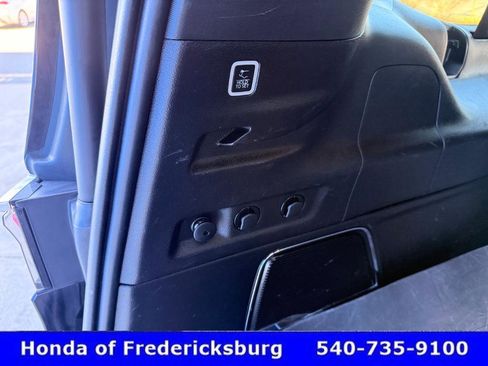 Used 2024 Jeep Wagoneer L Series II w/ Flexible Seating Group image 25