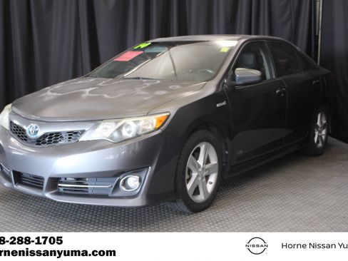 Used 2014 Toyota Camry SE w/ Moonroof Package FWD image 3