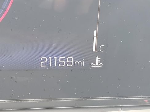 Used 2025 Chevrolet Trax LT w/ LT Convenience Package image 29