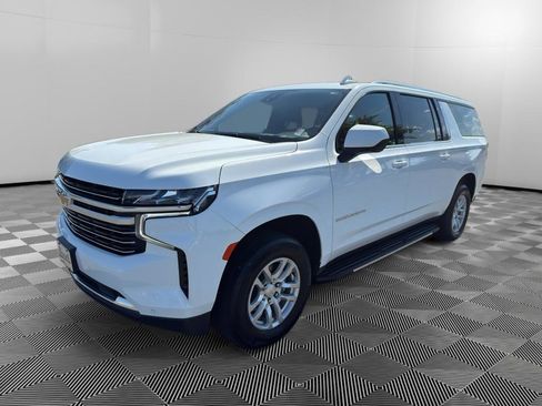 Used 2024 Chevrolet Suburban LT image 3
