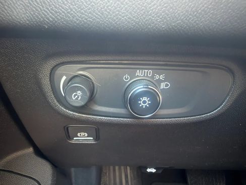 Used 2023 GMC Terrain SLE FWD image 17