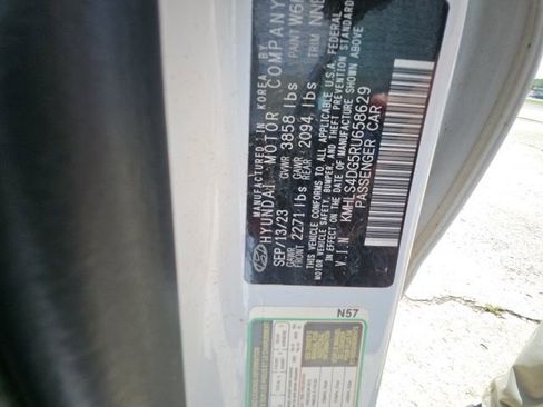 Used 2024 Hyundai Elantra SEL w/ Convenience Package FWD image 14
