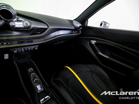 Used 2021 Ferrari F8 Tributo RWD image 16