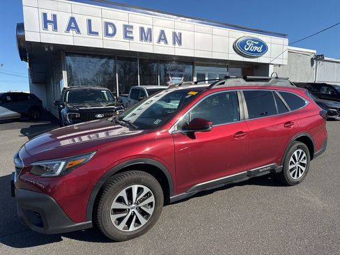 Used 2021 Subaru Outback Premium image 1