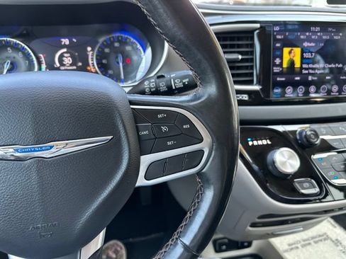 Used 2020 Chrysler Pacifica Touring-L Plus FWD image 28
