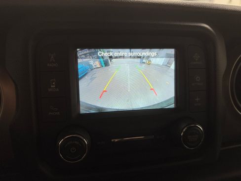 Used 2019 Jeep Wrangler Sport AWD/4WD image 16
