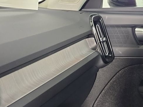 Certified 2024 Volvo XC40 B5 Core image 25