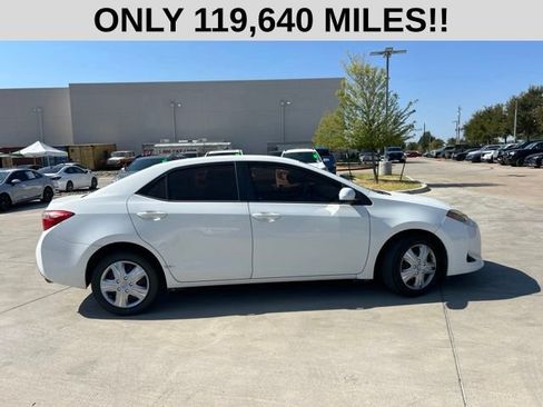 Used 2017 Toyota Corolla LE w/ Carpet Mat Package (TMS) FWD image 2