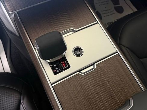 Certified 2025 Land Rover Range Rover Autobiography image 29