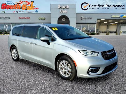 Used 2023 Chrysler Pacifica Touring-L FWD image 1