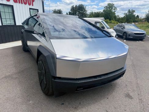 Used 2024 Tesla Cybertruck AWD Crew Cab image 4