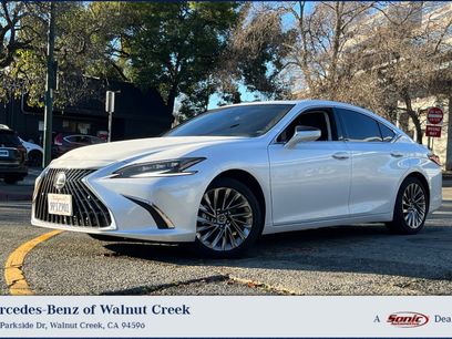 Used 2024 Lexus ES 300h w/ Luxury Package