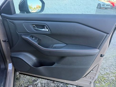 Used 2025 Nissan Rogue SV image 22