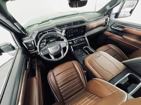 Used 2024 GMC Sierra 3500 Denali Ultimate image 10