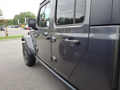 Used 2024 Jeep Gladiator Sport AWD/4WD image 10