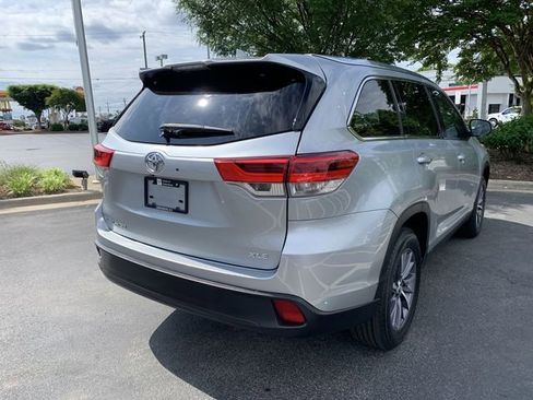 Used 2019 Toyota Highlander XLE FWD image 8