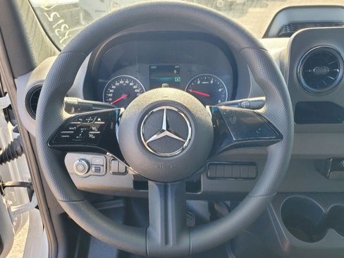Used 2025 Mercedes-Benz Sprinter 2500 image 11