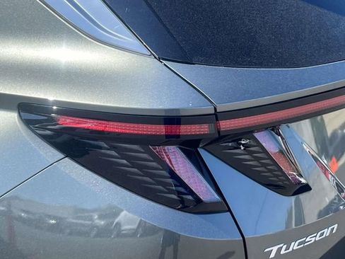 Certified 2025 Hyundai Tucson Limited AWD/4WD image 10