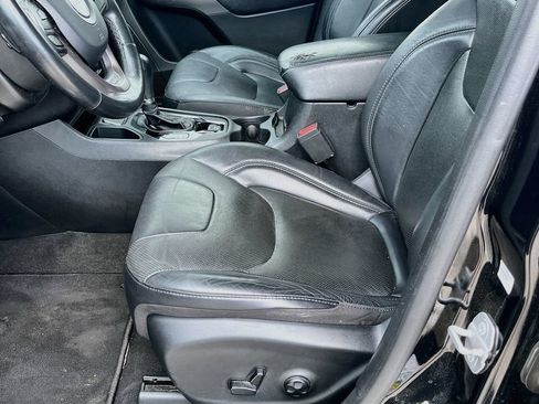 Used 2019 Jeep Cherokee Limited FWD image 20