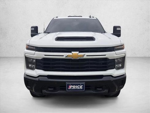 Used 2025 Chevrolet Silverado 2500 Custom w/ Custom Value Package AWD/4WD image 2